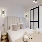 Cia - Luxurious Flat On Champs-Elysees